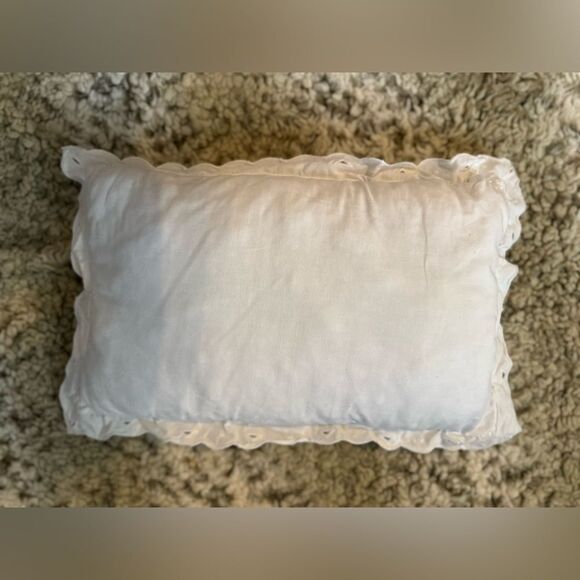 Imperial Embroidered set of 4 White Decorative Throw Pillows - Picture 2 of 15